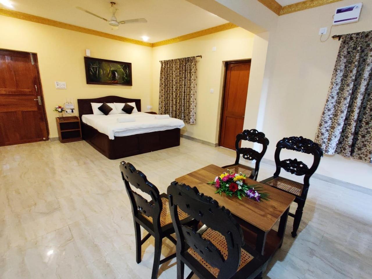 Ena Holiday Inn Calangute Buitenkant foto