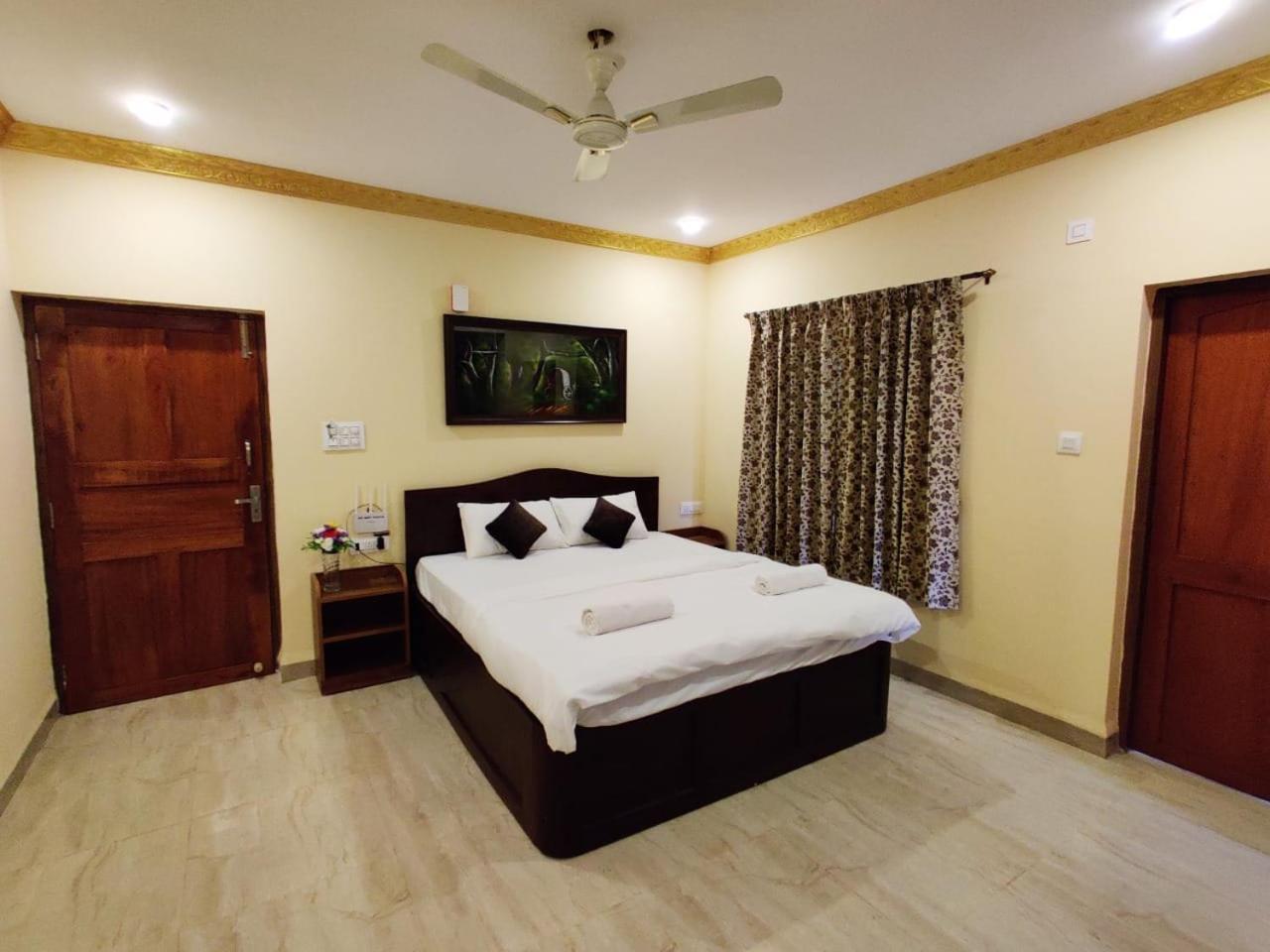 Ena Holiday Inn Calangute Buitenkant foto