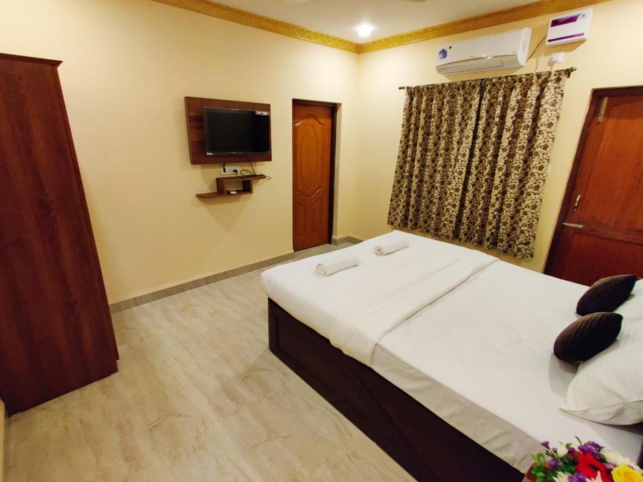 Ena Holiday Inn Calangute Buitenkant foto