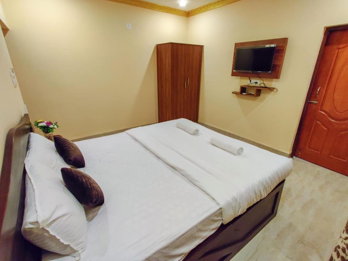 Ena Holiday Inn Calangute Buitenkant foto